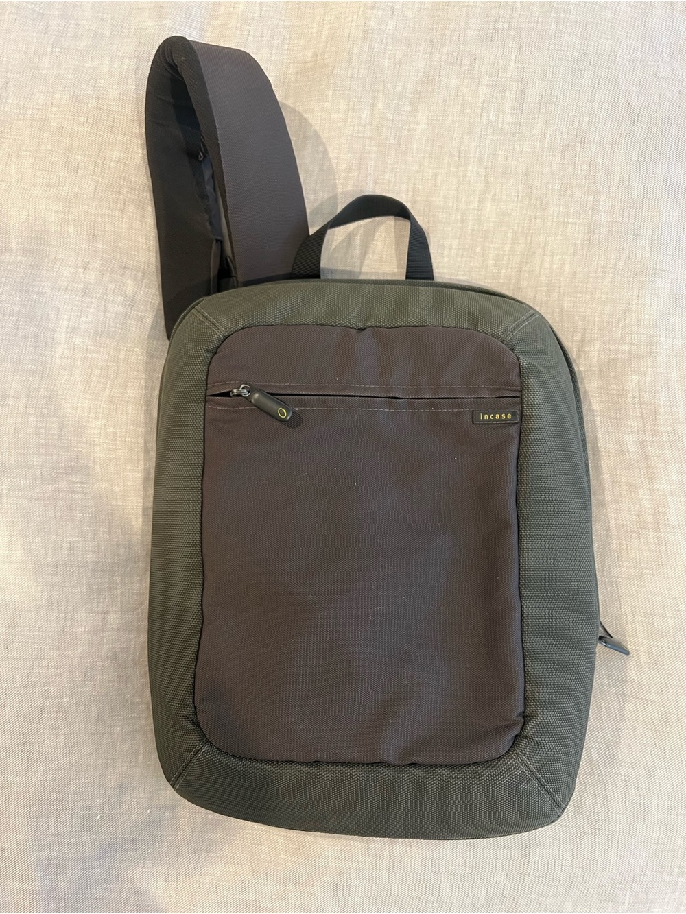 Incase Sling Laptop Messenger Crossbody Bag MacBook Techwear Black
